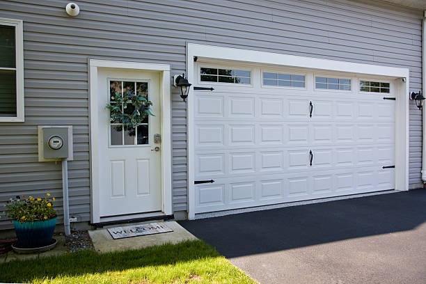 24/7 Emergency Garage Door Panel Replacement experts in Jonestown, TX